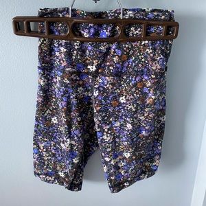 Lululemon Align 6 inch shorts in Women’s size 2